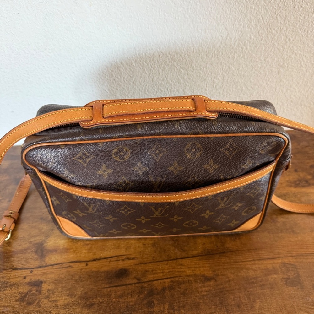 Louis Vuitton Crossbody Trocadero 30 - Picture 11 of 16